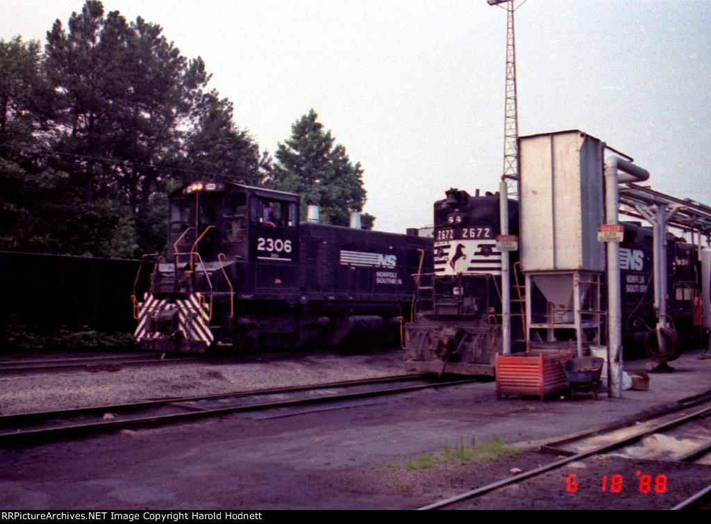 NS 2306 switches a cut of cars past the fuel racks